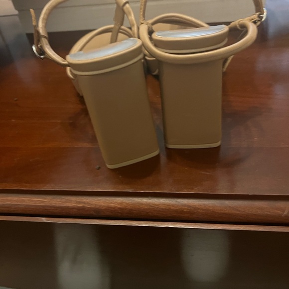 Dolce Vita Tan Strappy Block Heels NWOB - Picture 10 of 13